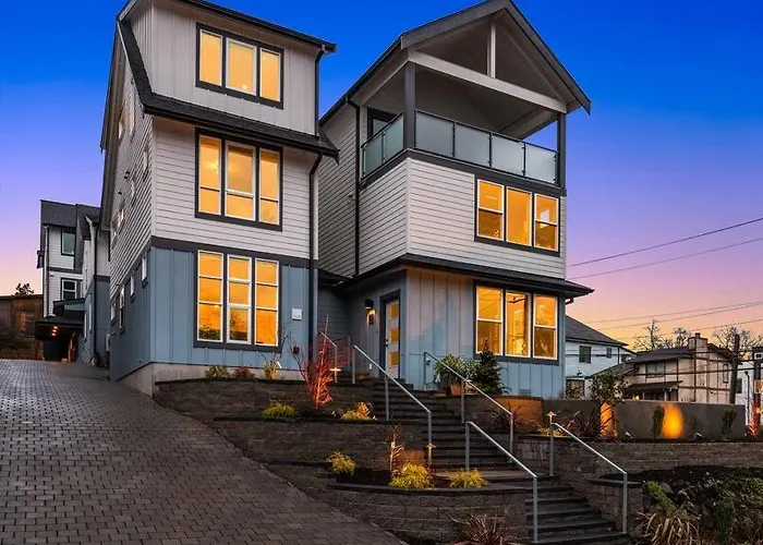 New House In Peaceful And Trendy Central District