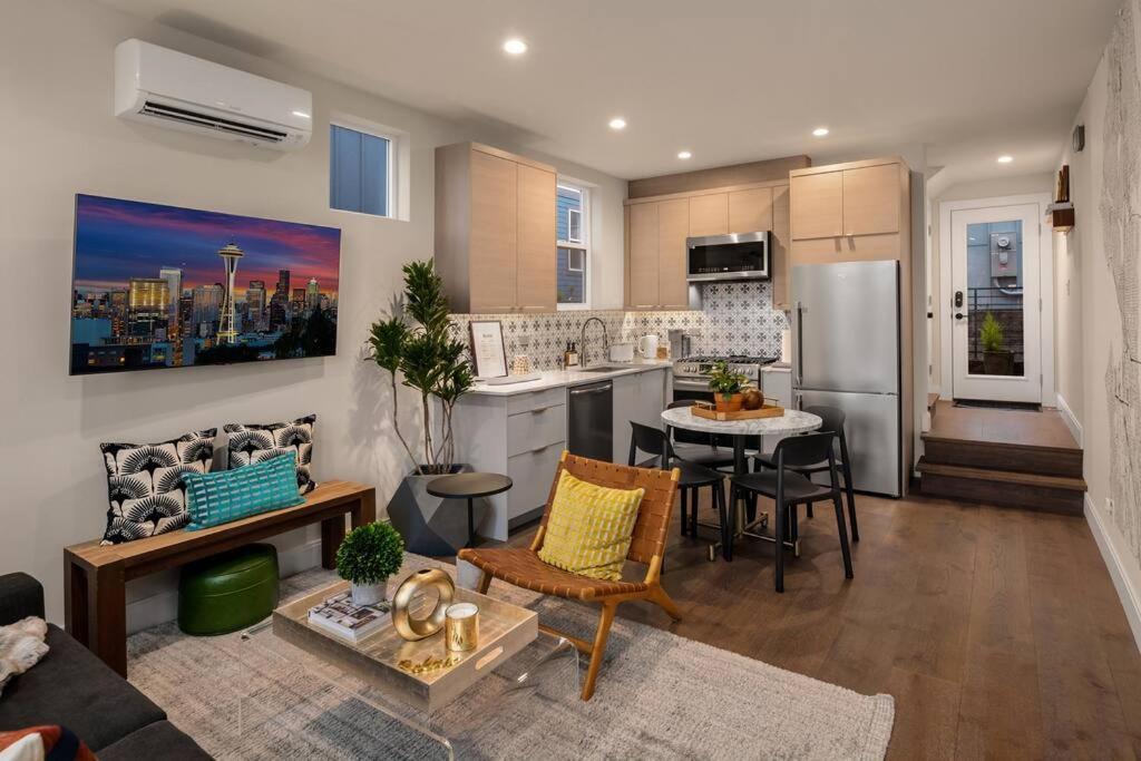 New House In Peaceful And Trendy District *