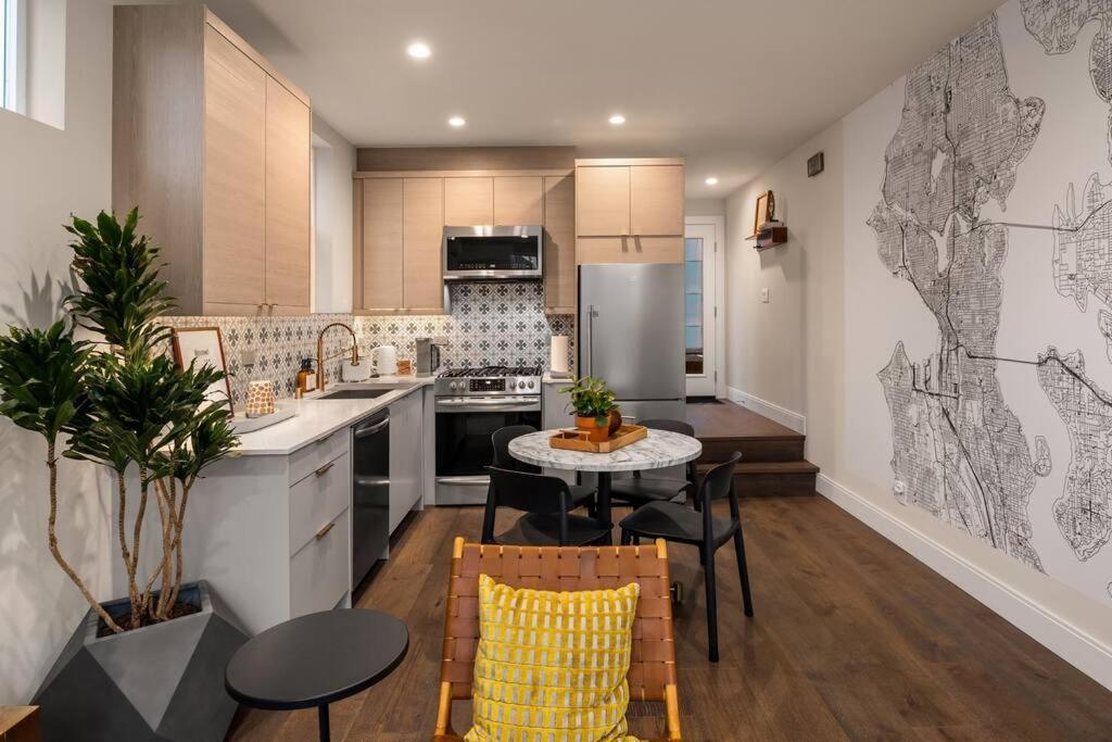 New House In Peaceful And Trendy District *